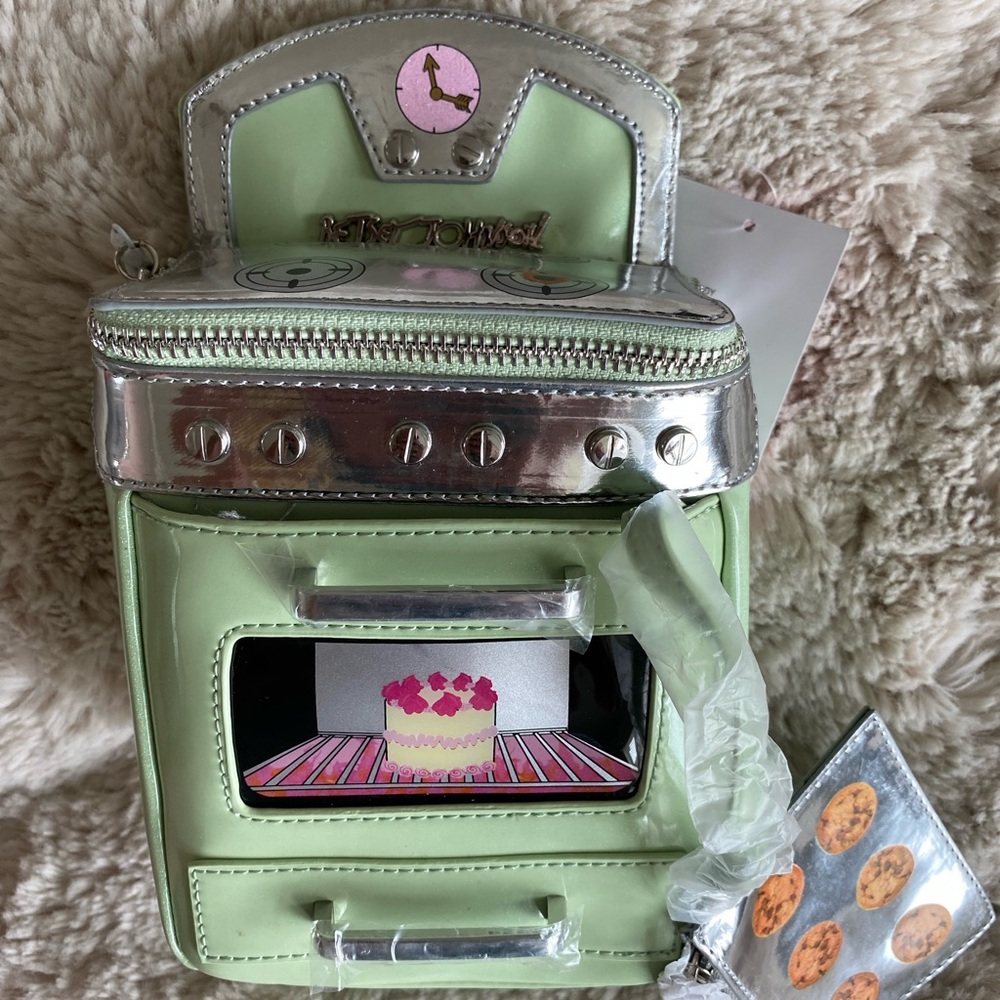 Betsey Johnson bake it like Betsy Crossbody purse